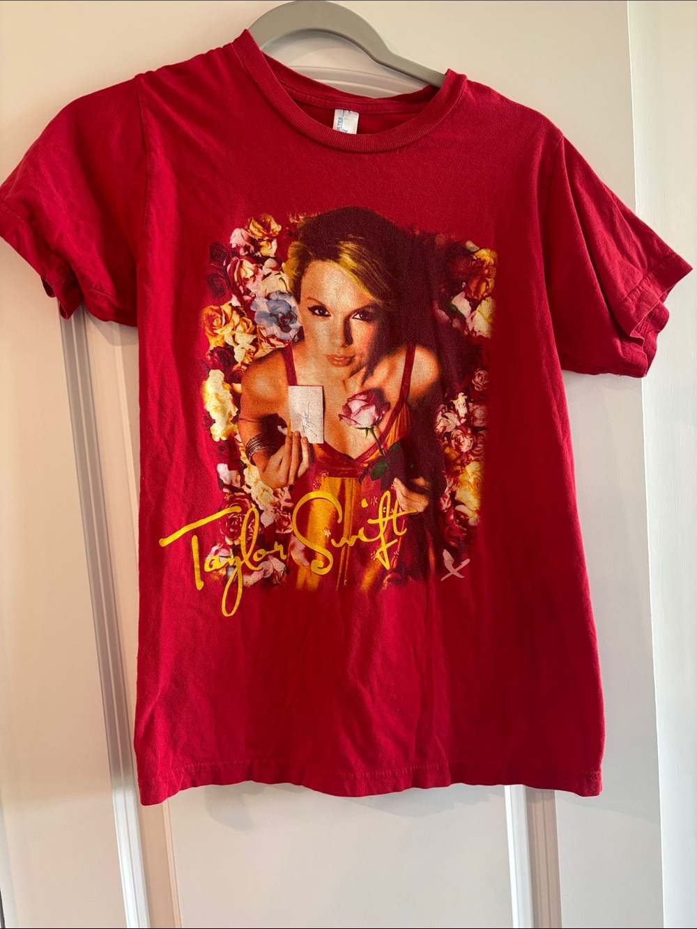 Tultex Taylor Swift Red Tour Dates Graphic T-Shirt small